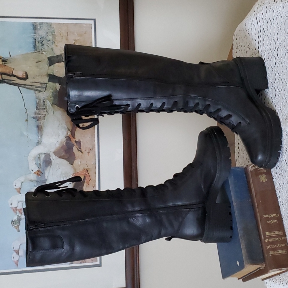 Womens tall boots size 5.5 fits size 6